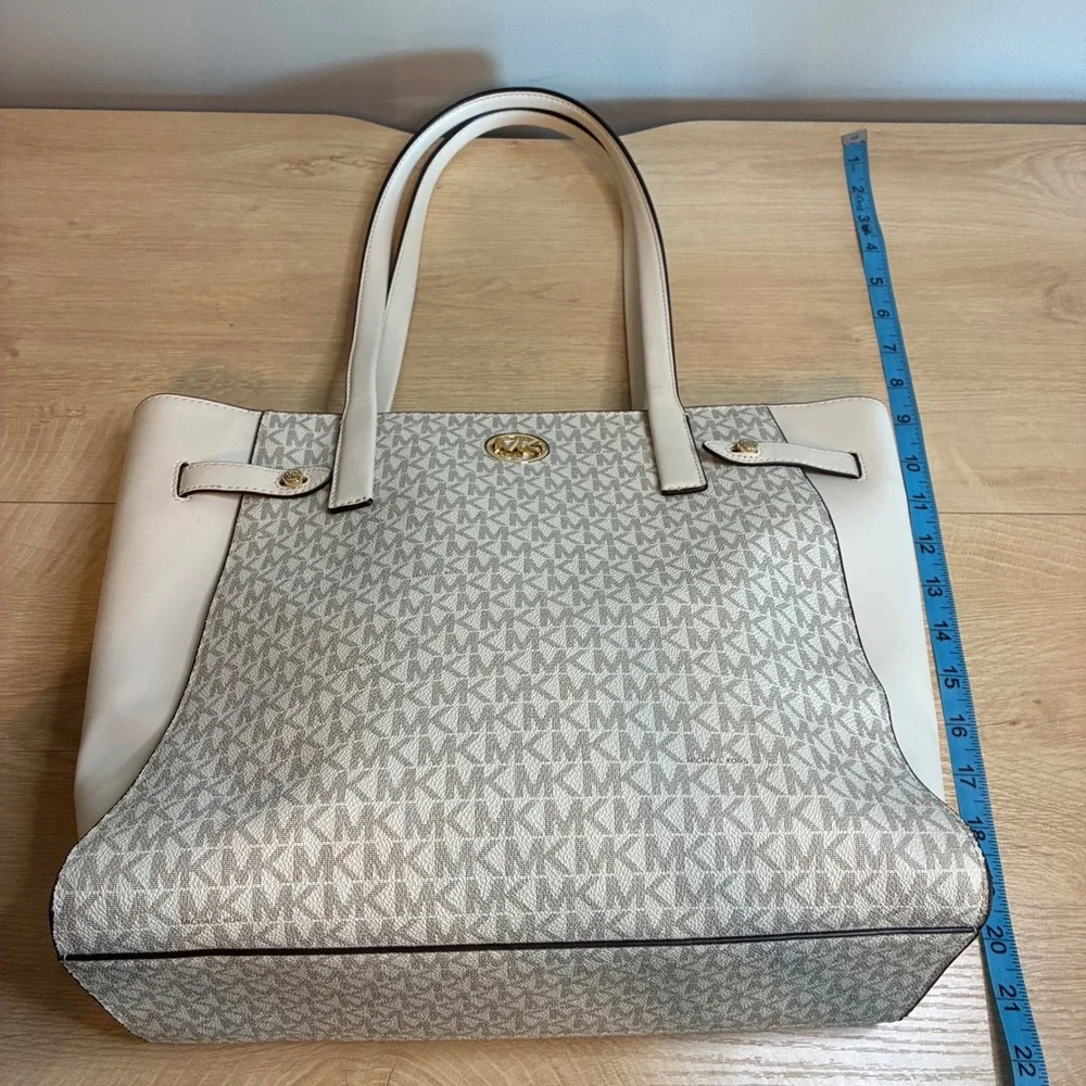 Michael Kors Voyager East West Tote Bag Vanilla Signature Logo Gold Hardware